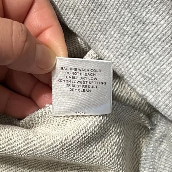 Romeo + Juliet Couture Sweatshirt Women's‎ Size Medium Gray Ruffle Crew Neck - Picture 6 of 6